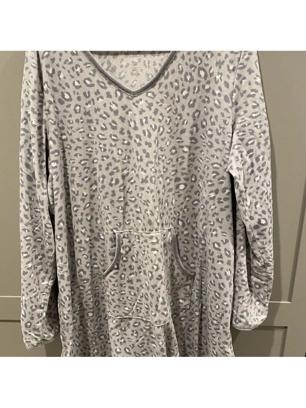 Cozy leopard print lounge wear. Very soft with pockets!